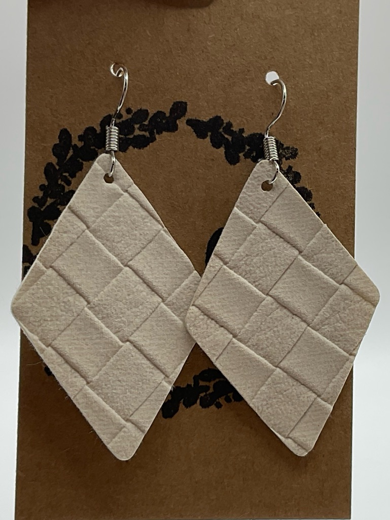 Quilted Cream Diamond Drop Earrings - Unbranded